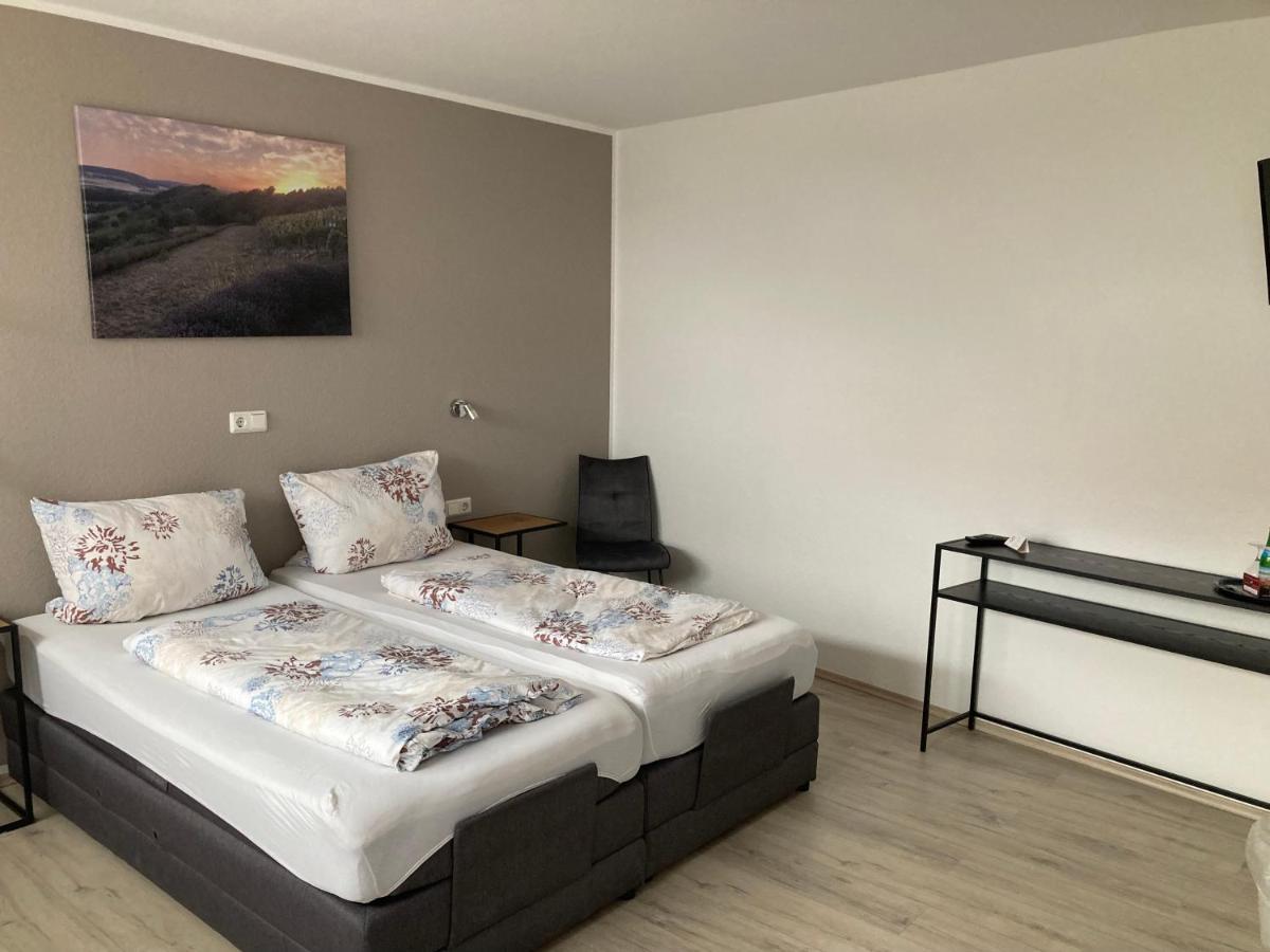 Boardinghouse Alte Bank Hotel Wollstein Bagian luar foto