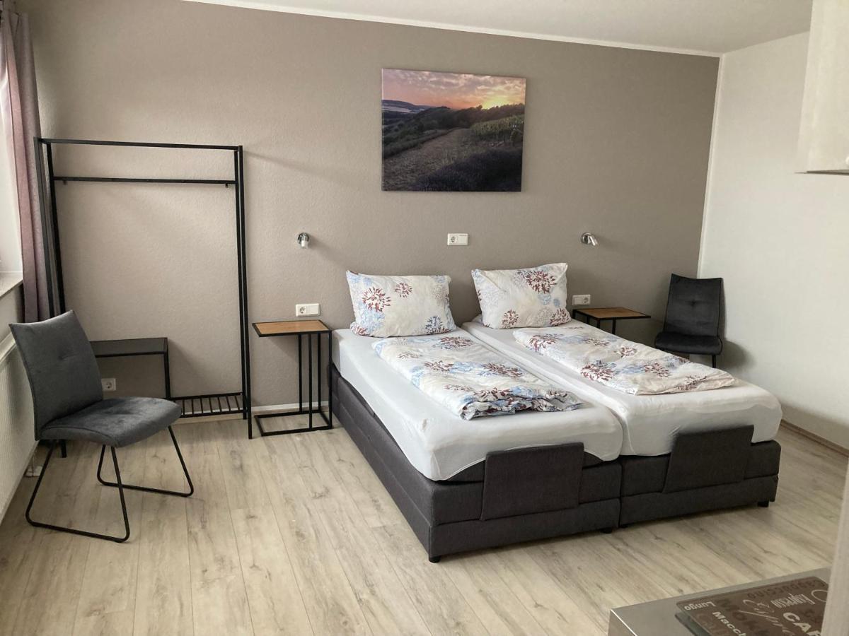 Boardinghouse Alte Bank Hotel Wollstein Bagian luar foto