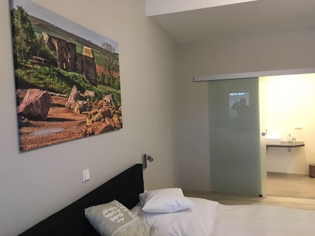 Boardinghouse Alte Bank Hotel Wollstein Bagian luar foto