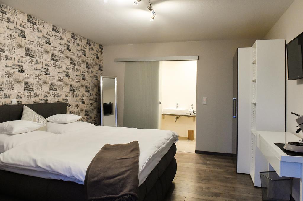 Boardinghouse Alte Bank Hotel Wollstein Bagian luar foto