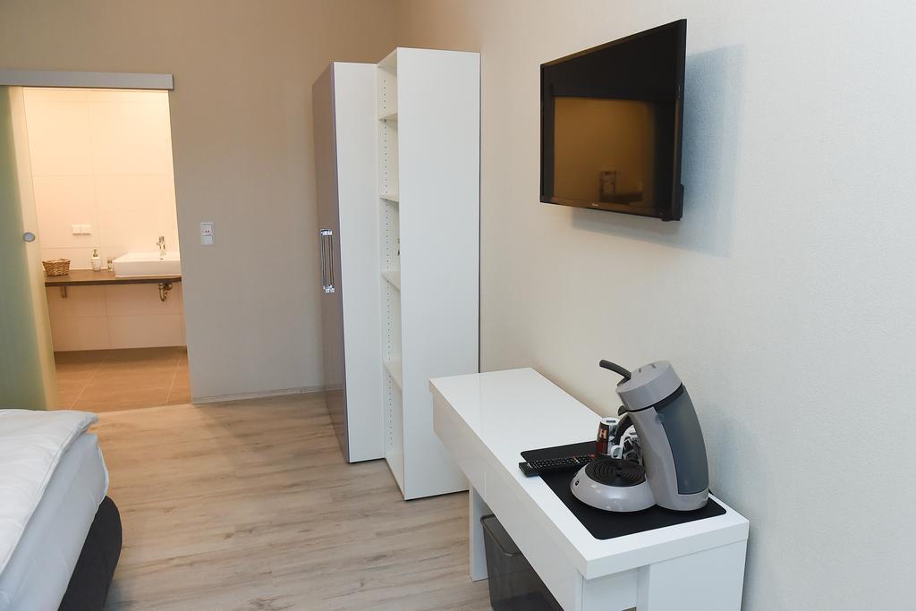 Boardinghouse Alte Bank Hotel Wollstein Bagian luar foto